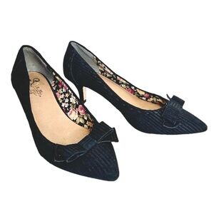 Anthropologie Seychelles Black Bow Low Heels with Ribbed Texture Size 8.5